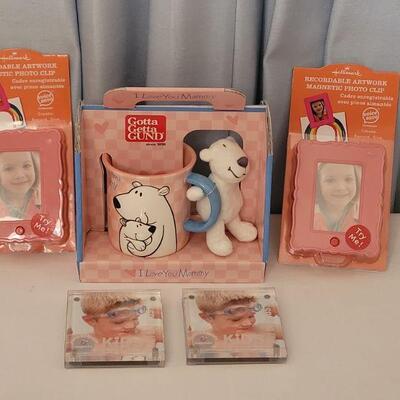 Lot 185: NEW I Love Mommy Mug, Picture Frame Magnets and Recordable Picture Frames