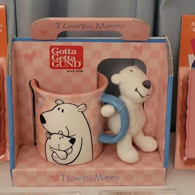 Lot 185: NEW I Love Mommy Mug, Picture Frame Magnets and Recordable Picture Frames