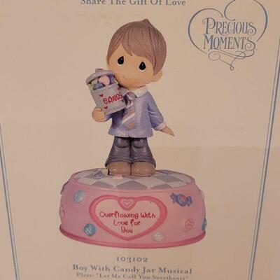 Lot 189: NEW Precious Moments (2)
