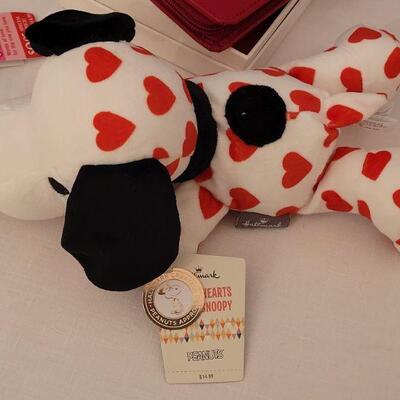Lot 195: NEW Glasses Tray, Recordable Heart, Floppy Snoopy, Lip Gloss and Document Organizer 