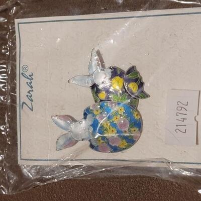 Lot 203:  New Brooch Lot