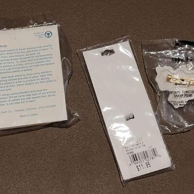 Lot 203:  New Brooch Lot