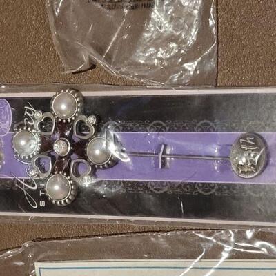 Lot 203:  New Brooch Lot
