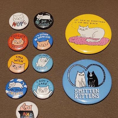 Lot 207: NEW Kitty Button/Pins and (2) Magnets
