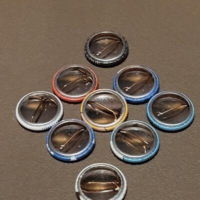Lot 207: NEW Kitty Button/Pins and (2) Magnets