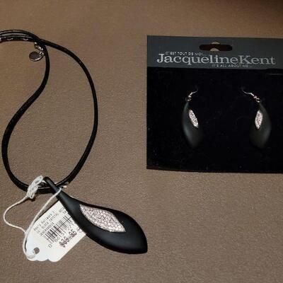 Lot 209: NEW Jacqueline Kent Set