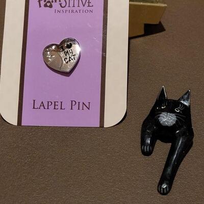 Lot 213: New Cat Pins/Brooch