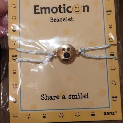 Lot 220: NEW Charm Pulls and Bracelets 