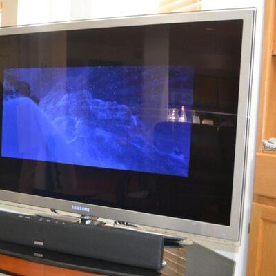 LOT 28 SAMSUNG TV WITH REMOTE