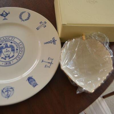 LOT 35 HOME DECOR AND PLATES