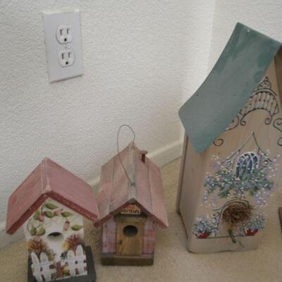 LOT 45 BIRD HOUSE COLLECTION