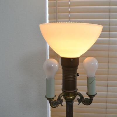 LOT 40 ANTIQUE FLOOR LAMP