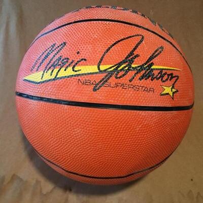 MAGIC JOHNSON Signed Basketball. LOT 19