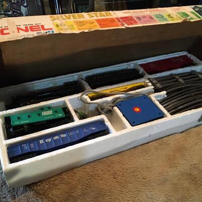 LIONEL Vintage Train Set with Engine # 8141. LOT 36