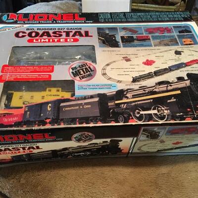 LIONEL Vintage Train Set #6-11742 with Engine. LOT 37