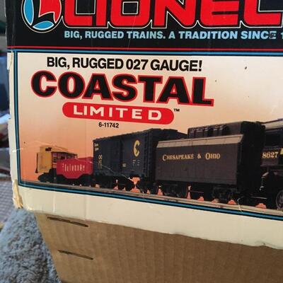 LIONEL Vintage Train Set #6-11742 with Engine. LOT 37