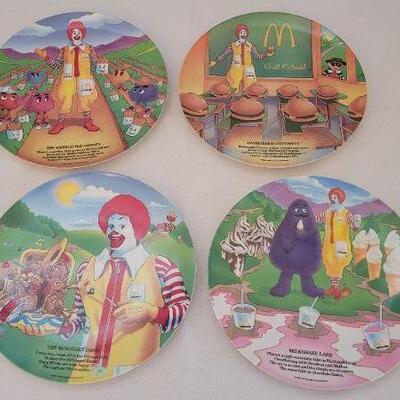 Lot 1: Vintage Retired McDonald's Plastic Children's Plates 9.5" 
