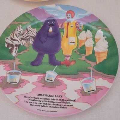 Lot 1: Vintage Retired McDonald's Plastic Children's Plates 9.5" 