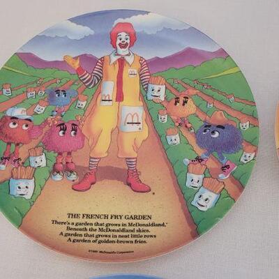 Lot 1: Vintage Retired McDonald's Plastic Children's Plates 9.5" 