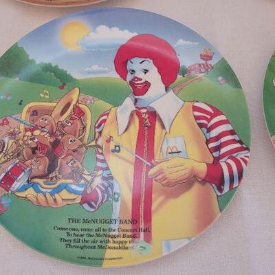 Lot 1: Vintage Retired McDonald's Plastic Children's Plates 9.5" 