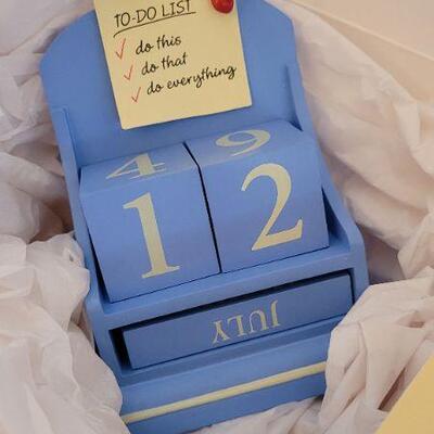 Lot 6: New HALLMARK Adjustable TO-DO List Calendar