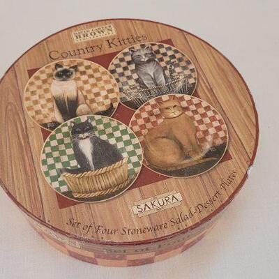 Lot 8. New SAKURA Set of 4 Stoneware Dessert Plates