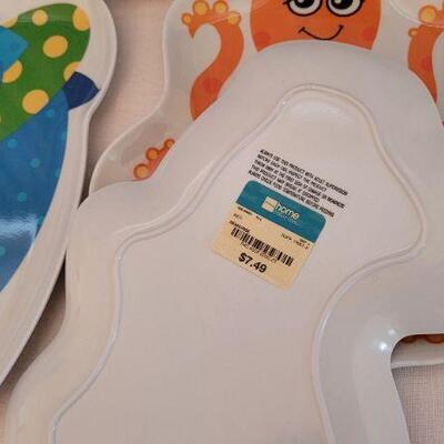 Lot 12: Assorment of NEW Children's Plastic Plates
