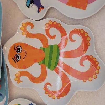 Lot 12: Assorment of NEW Children's Plastic Plates