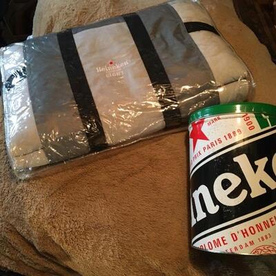 HEINEKEN Beer Advertising Blanket and Tin LOT 47