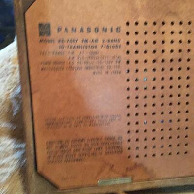Vintage PANASONIC 2- Band Radio RE-7487. LOT 49