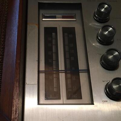 Vintage PANASONIC 2- Band Radio RE-7487. LOT 49