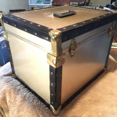 ROYAL PAISLEY Promo Trunk Store Display. LOT 51