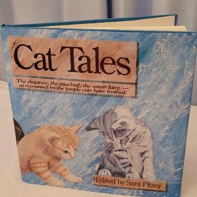 Lot 33: Assorted Cat Themed Books + Magnets