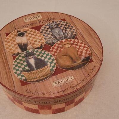 Lot 36: New SAKURA Set of 4 Stoneware Desert Plates 