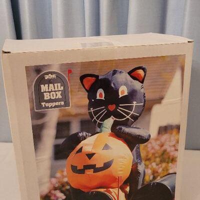 Lot 40: New Halloween Cat Mailbox Deco