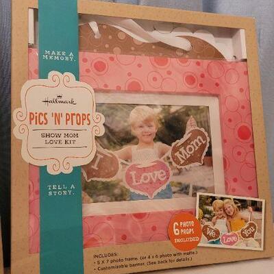 Lot 41: Assorted New HALLMARK Children's Activity Packs