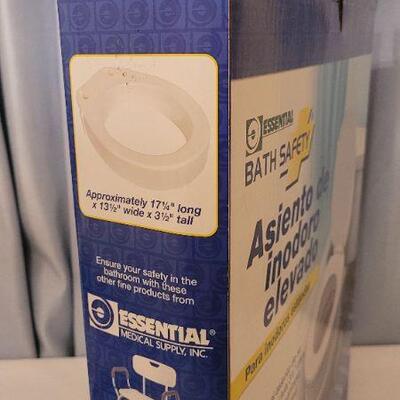 Lot 44: New BATH SAFETY Toilet Seat Riser 