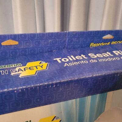 Lot 44: New BATH SAFETY Toilet Seat Riser 