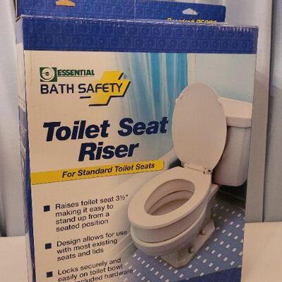 Lot 44: New BATH SAFETY Toilet Seat Riser 