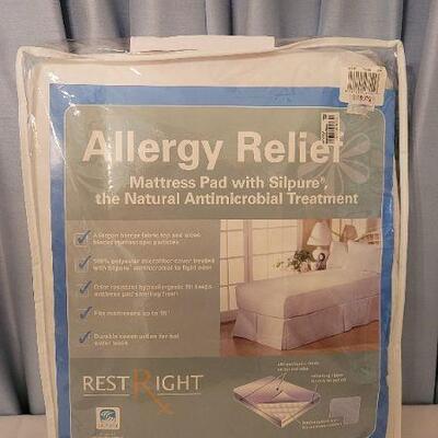 Lot 53: New REST RIGHT Twin Size Allergy Relief Mattress Pad