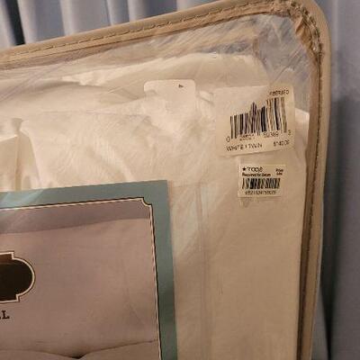 Lot 55: New Twin Size MARTHA STEWART Allergy Relief Fiberbed