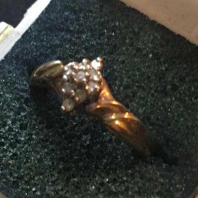Diamond Cluster and 10k Gold Ring Size 7. LOT 57