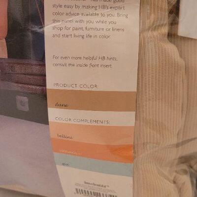 Lot 60: New HOUSE BEAUTIFUL King Faille Comforter 