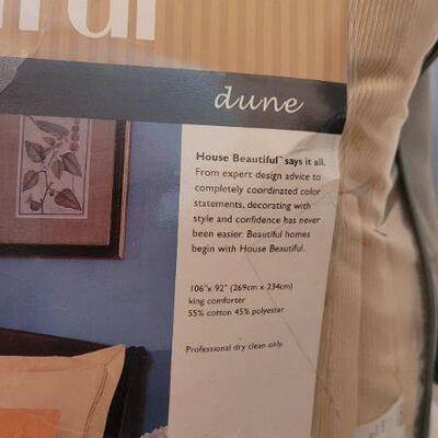 Lot 60: New HOUSE BEAUTIFUL King Faille Comforter 