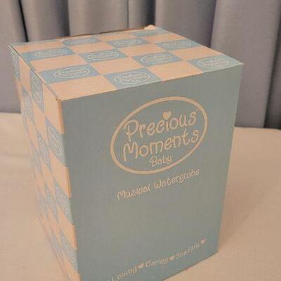 Lot 67: Vintage New Retired PRECIOUS MOMENTS Musical Waterglobe 