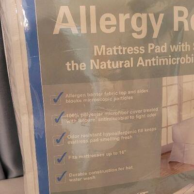 Lot 66: New REST RIGHT Full Size Allergy Relief Mattress Pad 