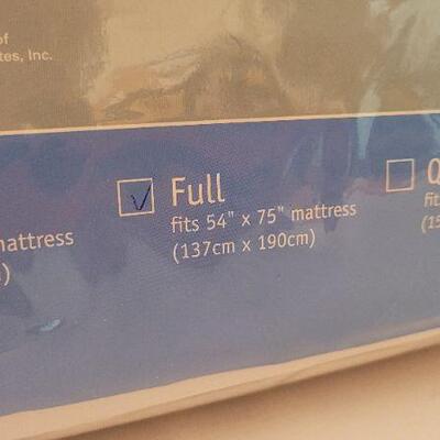 Lot 66: New REST RIGHT Full Size Allergy Relief Mattress Pad 