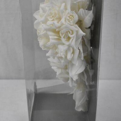 Ivory Cascade Bouquet by Wilton. New Old Stock