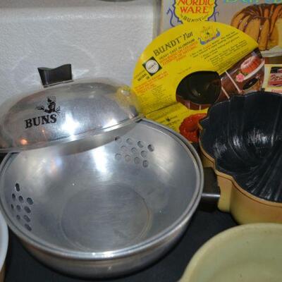 LOT 162 COOK AND BAKEWARE