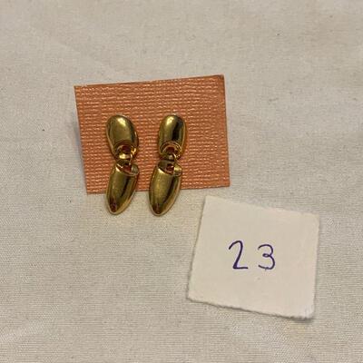 #23 Earrings 1 Pair Gold